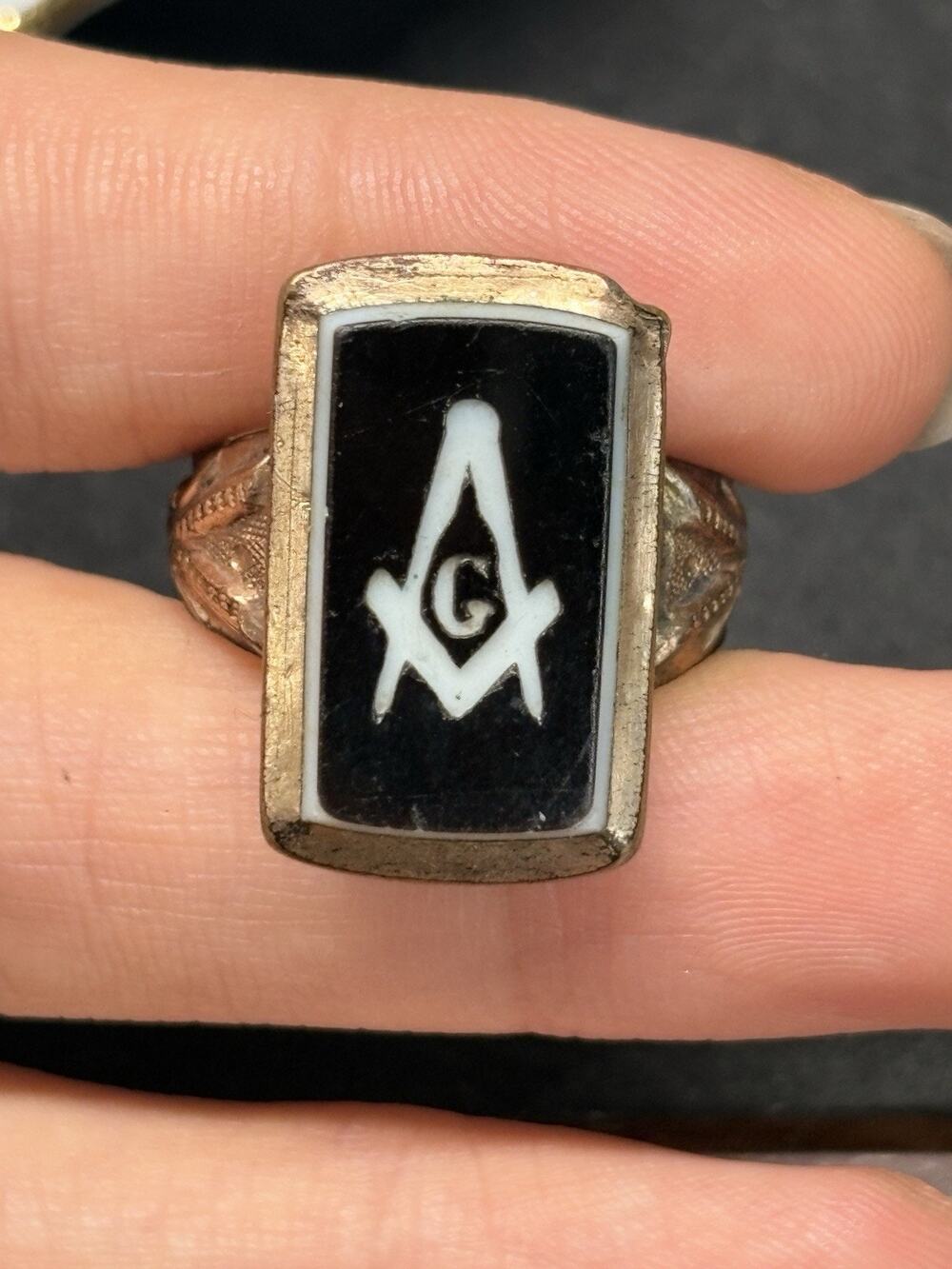 ANTIQUE GOLD Filled Molded Glass Carved FREE MASON MASONIC Signet RING Size 8
